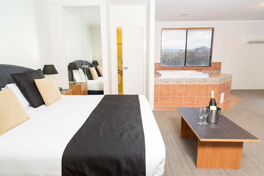 Alpha Hotel Canberra Camberra Quarto foto