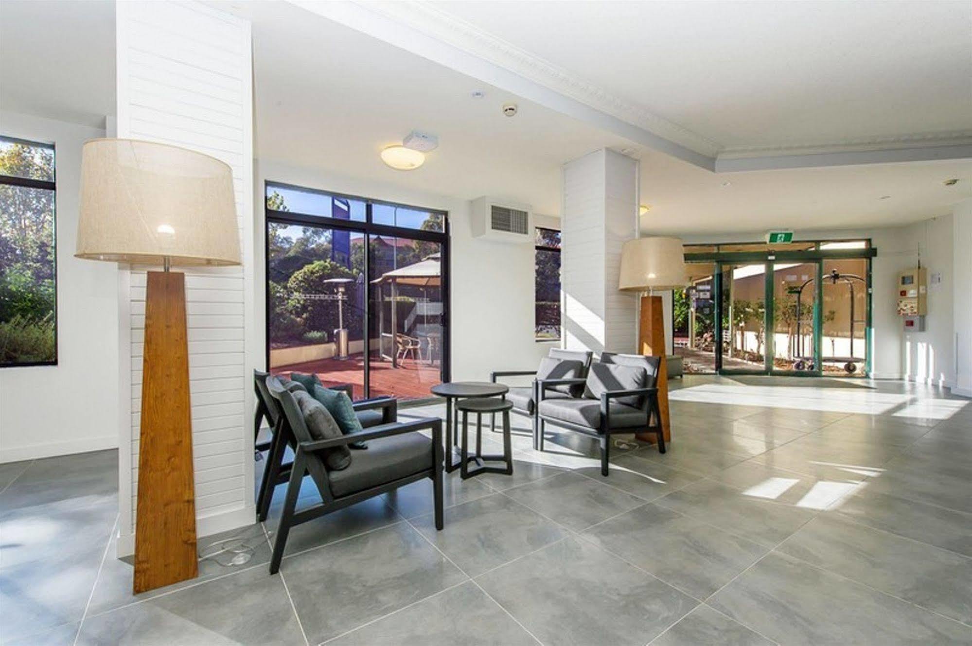 Alpha Hotel Canberra Camberra Exterior foto